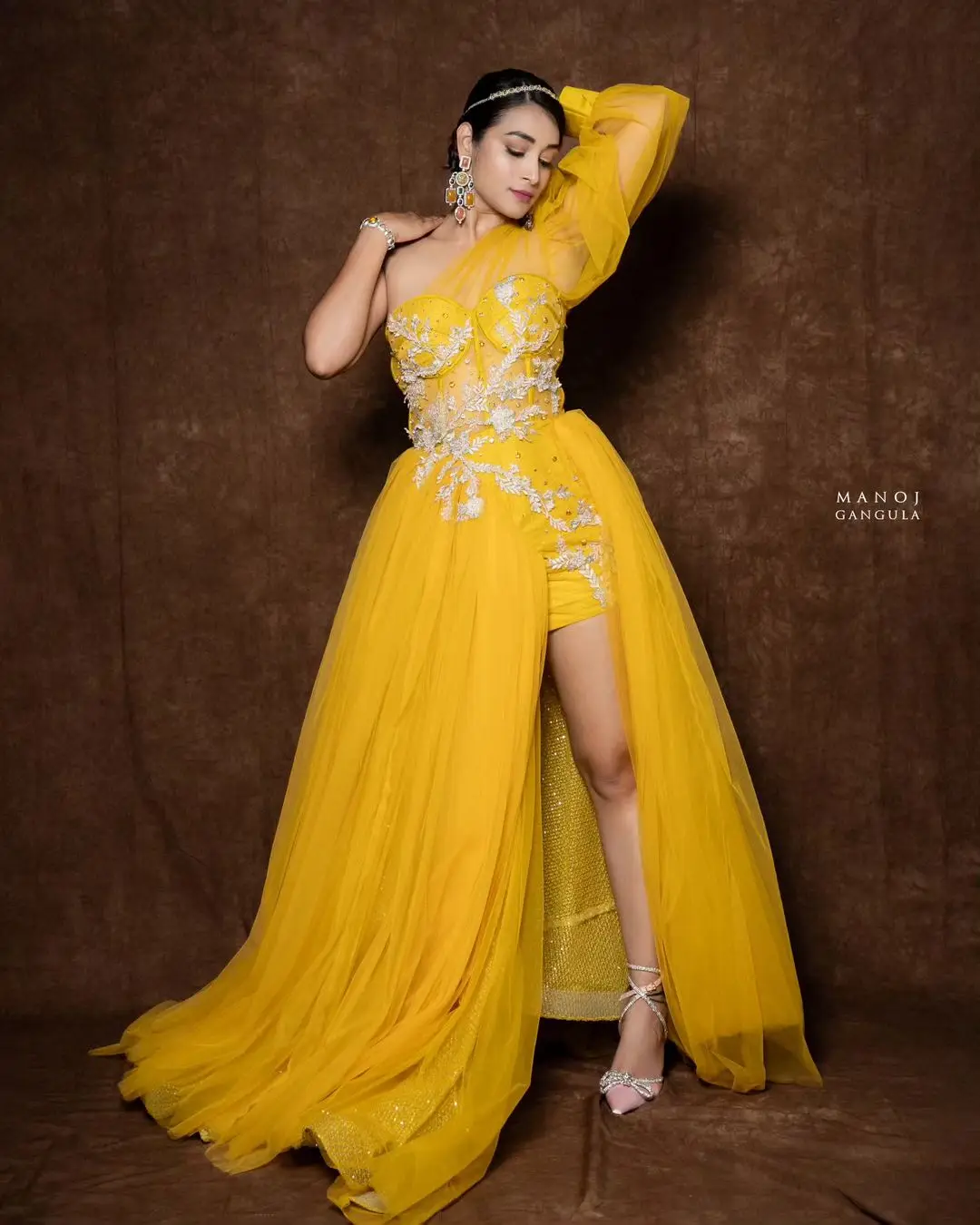 ETV Actress Bhanu Sri Long Legs Show in Yellow Gown